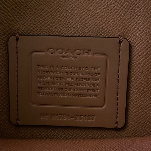 2017 Coach Charlie Carryall handbag Tote with Dust Bag
Polished Pebble Leather - Picture 3 of 5